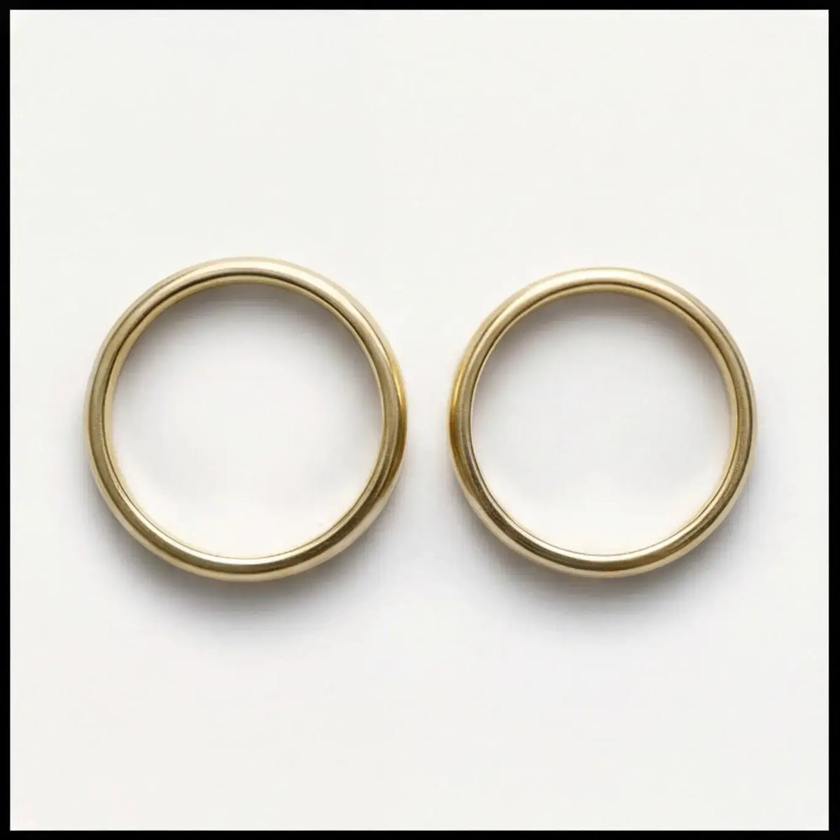 Classic Lyra 3mm gold wedding band by Majestic Jewellery