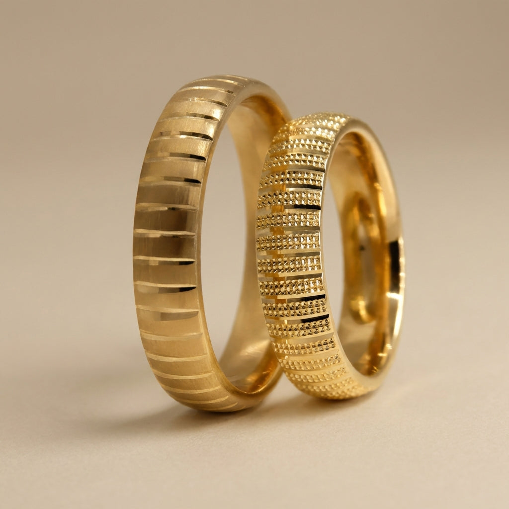 Majestätischer Ehering aus 14-karätigem Gold mit körniger Linienführung – 5 mm