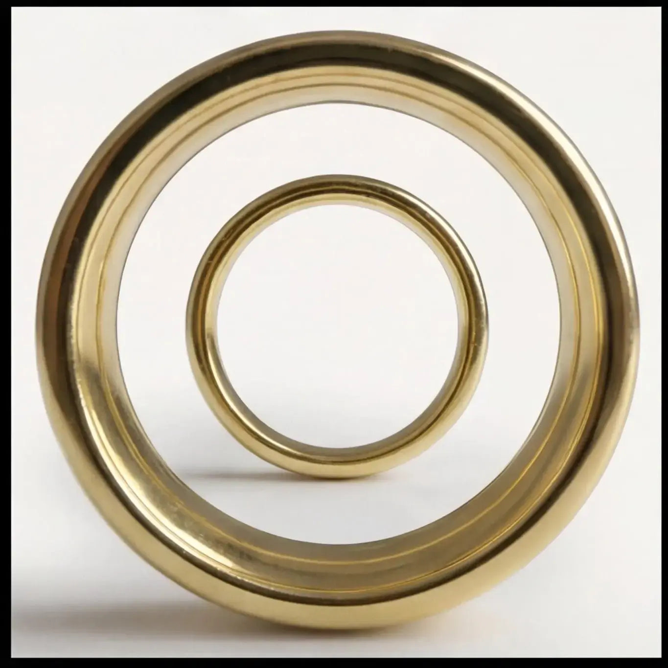 Classic Lyra 3mm gold wedding band by Majestic Jewellery