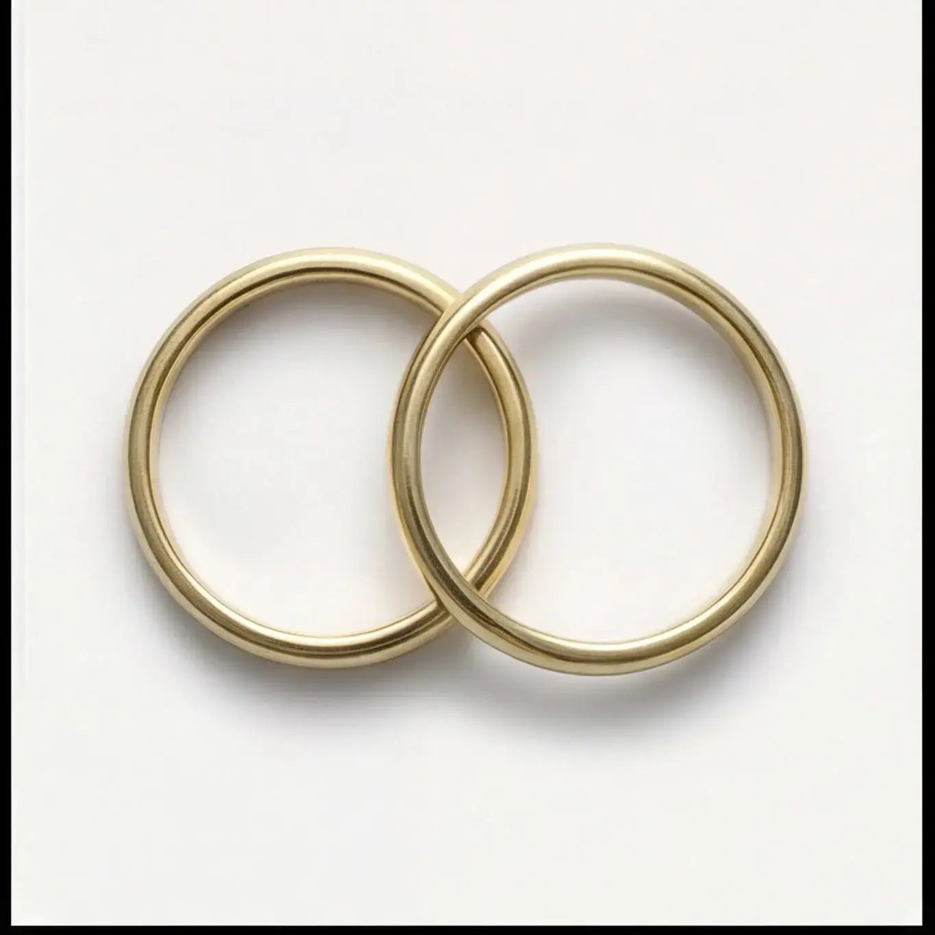 Classic Lyra 3mm gold wedding band by Majestic Jewellery