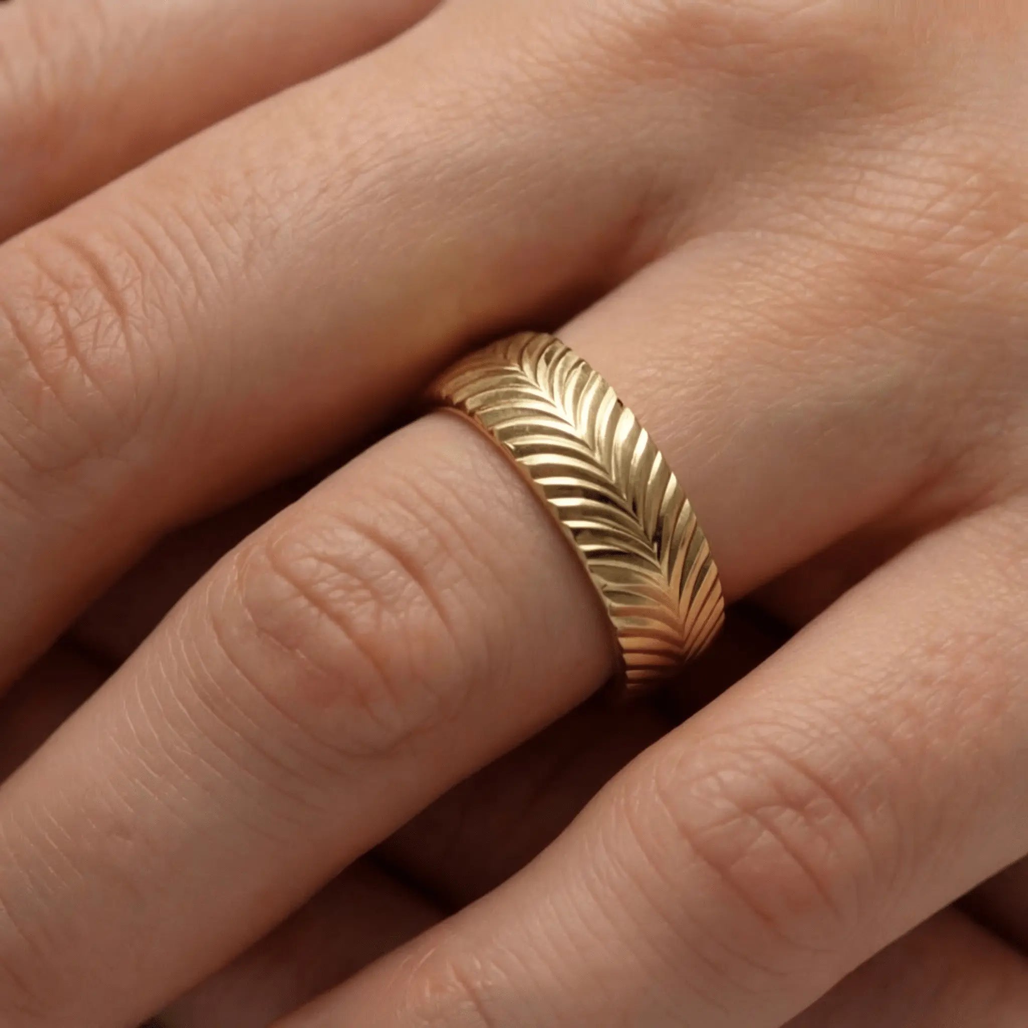 Majestic Spiral Wave 14K Gold Wedding Band — 5mm - Majestic Jewellery
