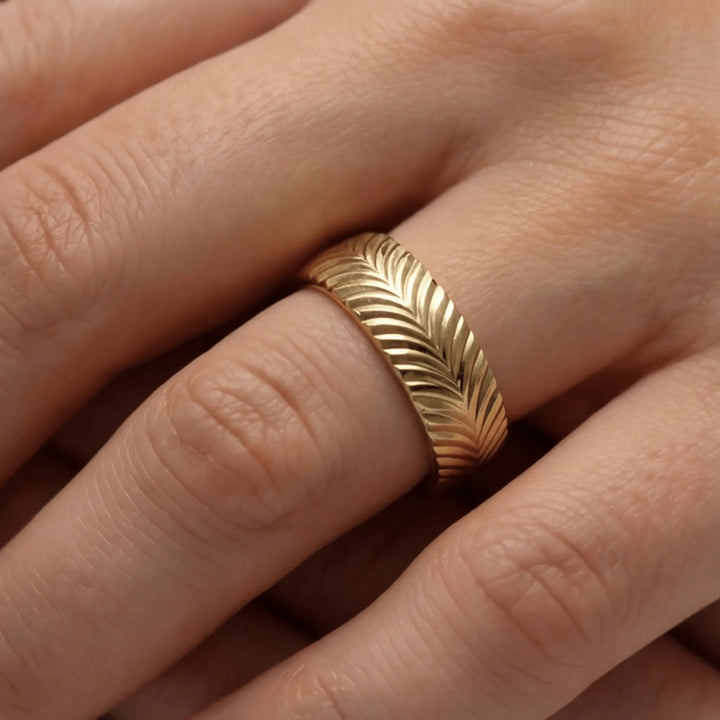 Majestic Spiral Wave 14K Gold Wedding Band — 5mm - Majestic Jewellery