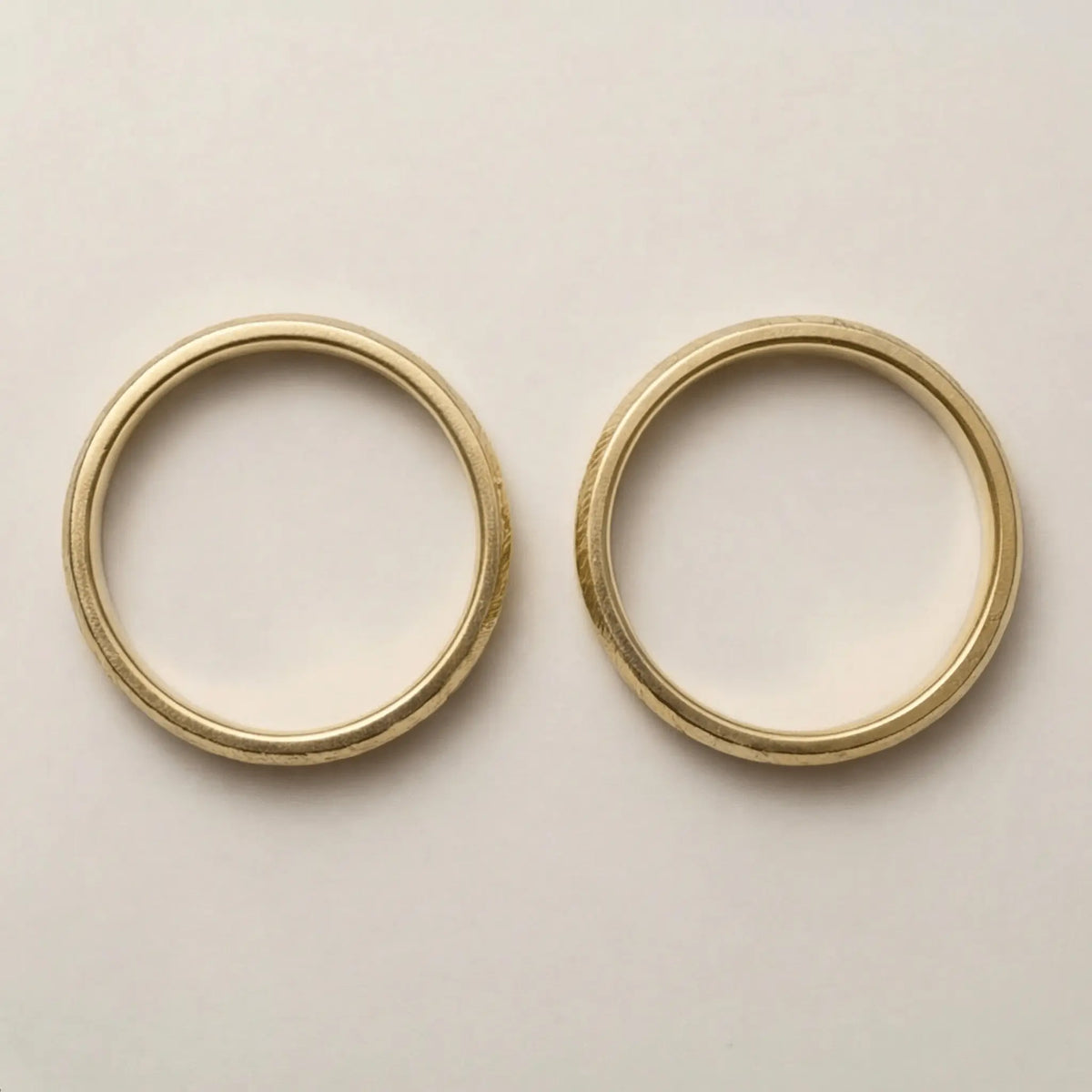 Zigzag Faceted 5mm gold wedding band by Majestic Jewellery