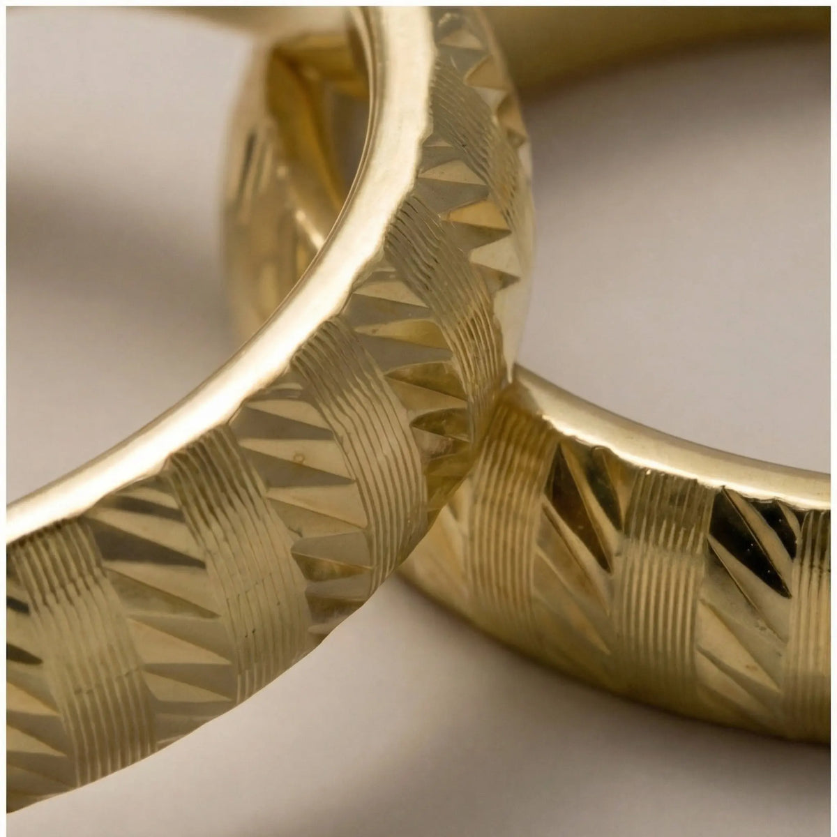 Zigzag Faceted 5mm gold wedding band by Majestic Jewellery
