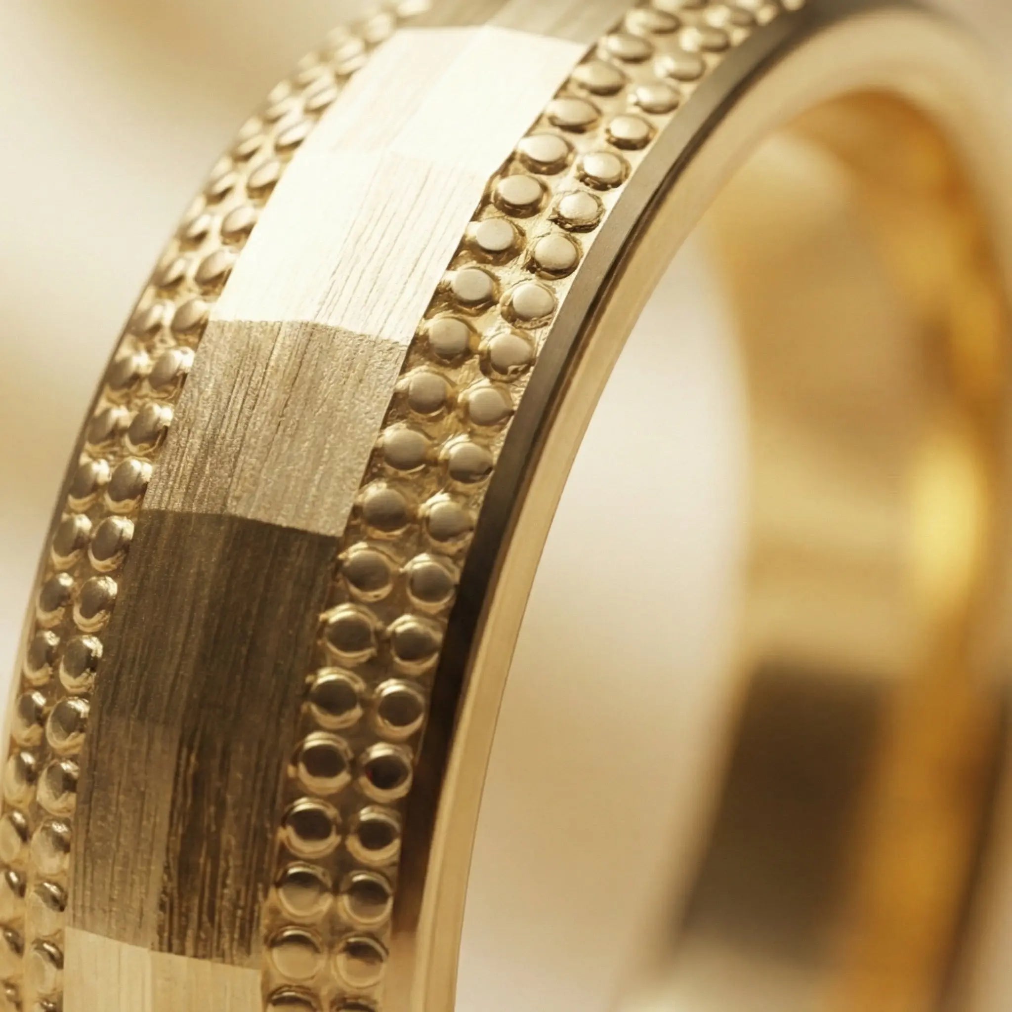 Majestic Diamond - Cut Milgrain 14K Gold Wedding Band — 5mm - Majestic Jewellery