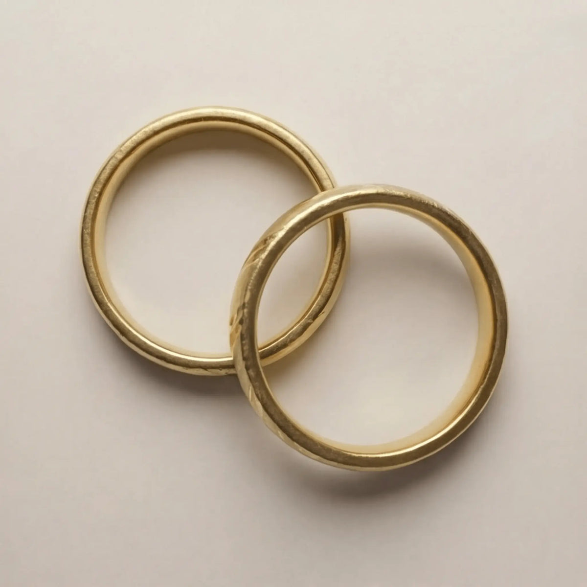 Wave Faceted 5mm gold wedding band by Majestic Jewellery