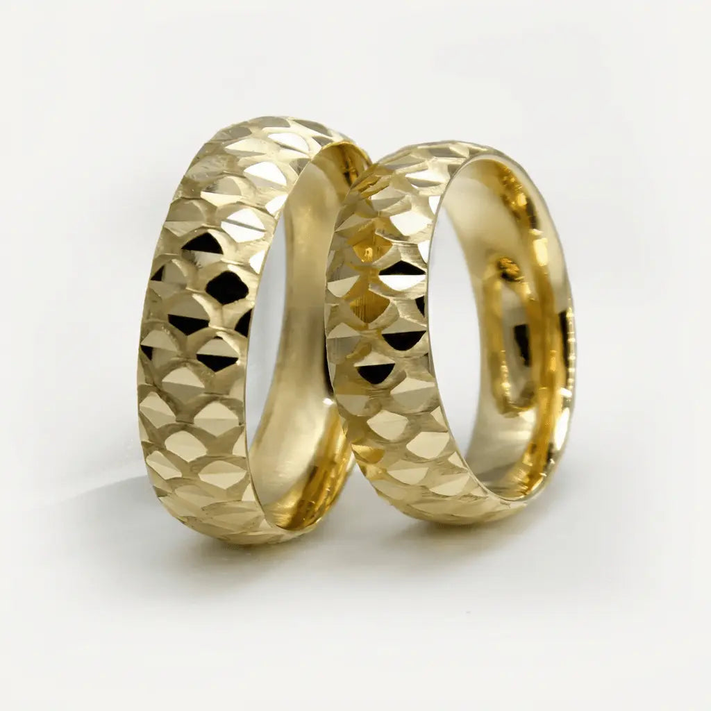 Majestic Diamond - Cut Texture 14K Gold Wedding Band — Aurora Facet 6mm - Majestic Jewellery