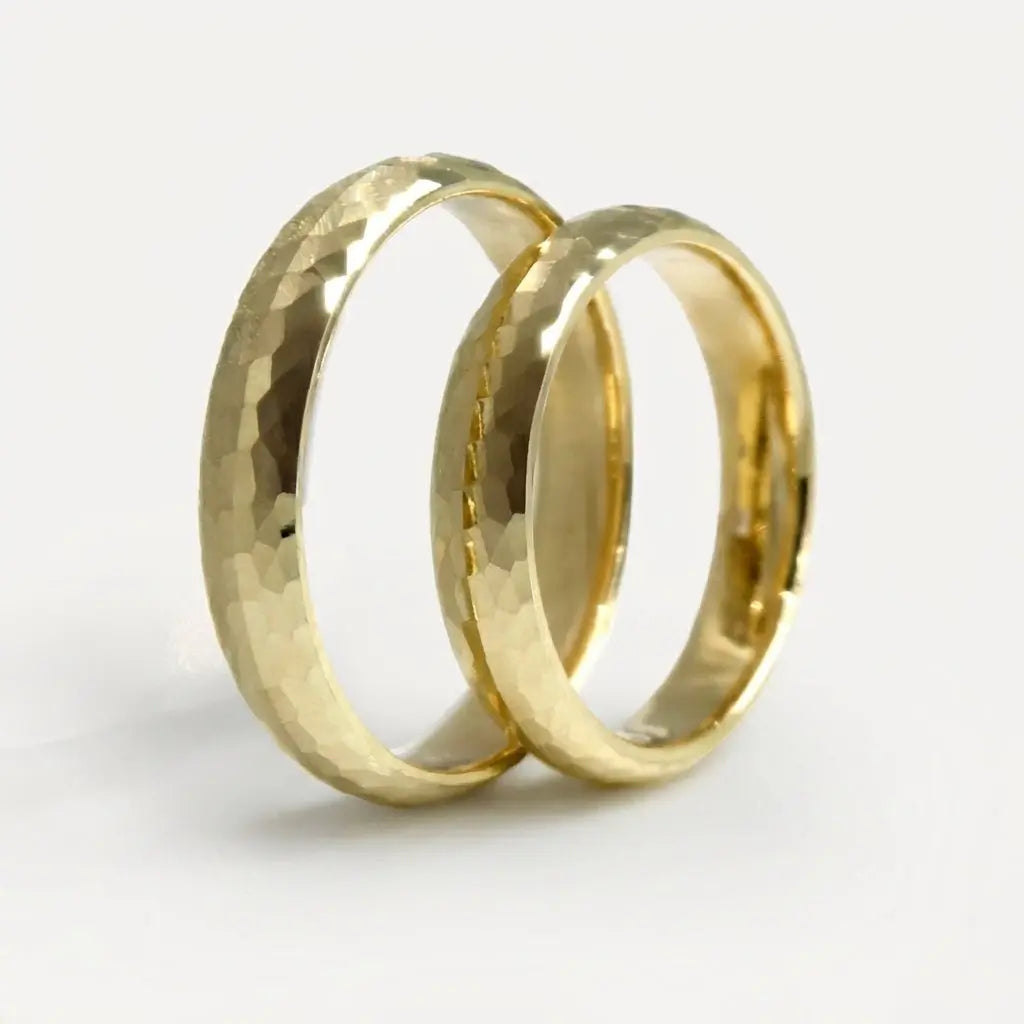 Faceted 4mm gold wedding band by Majestic Jewellery