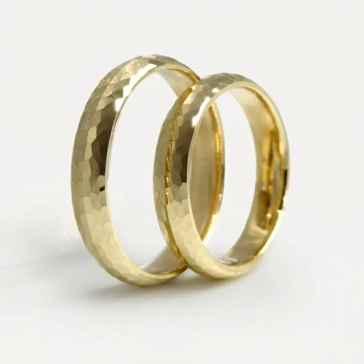 Faceted 4mm gold wedding band by Majestic Jewellery