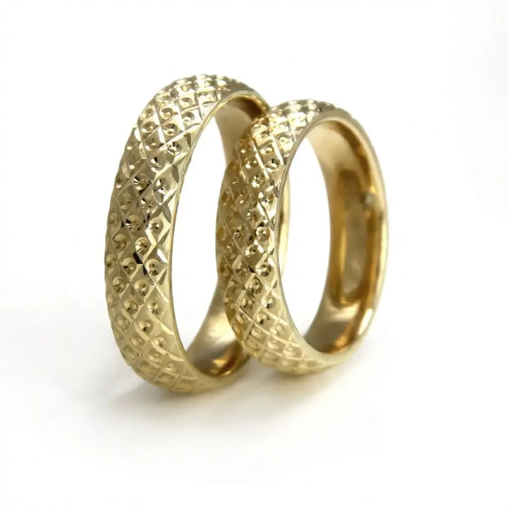 Faceted Pattern 5mm gold wedding band by Majestic Jewellery