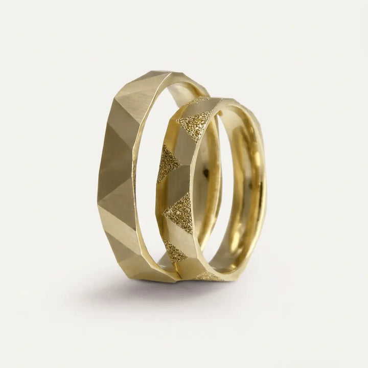 Majestic Pyramid Facet & Sandblast Detail 14K Gold Wedding Band — 3.5mm - Majestic Jewellery